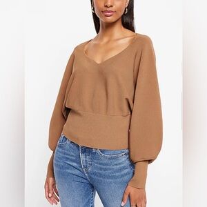Women's Tan V-Neck Relaxed Dolman Sleeve Sweater size XS chic clean girl NWT